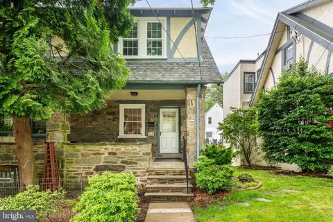 32 Chatham Rd, Ardmore, PA 19003