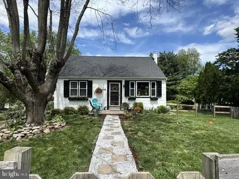 105 Green St, Green Lane, PA 18054