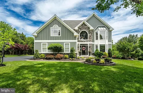 1018 Skyline Cir, Audubon, PA 19403