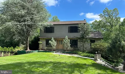3 Pear Tree Ln, Lafayette Hill, PA 19444