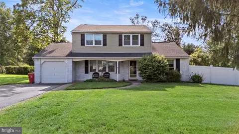 19 Buckwalter Rd, Audubon, PA 19403