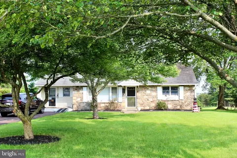 520 Upper Mainland Rd, Harleysville, PA 19438