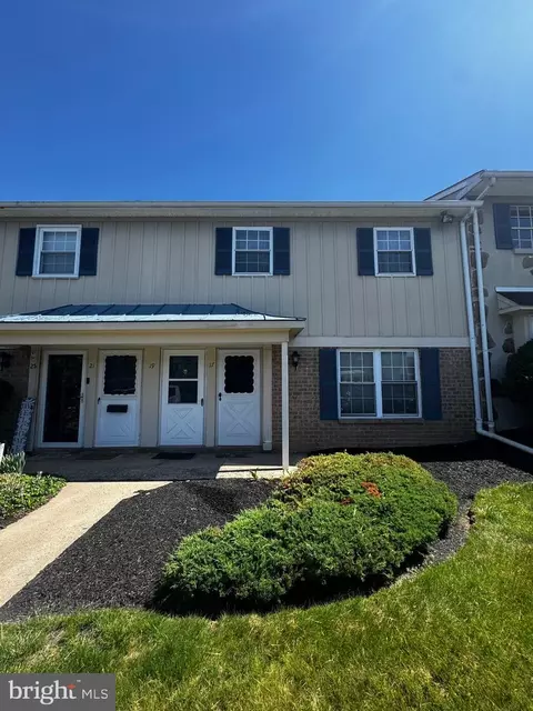 17 Derry Dr, North Wales, PA 19454