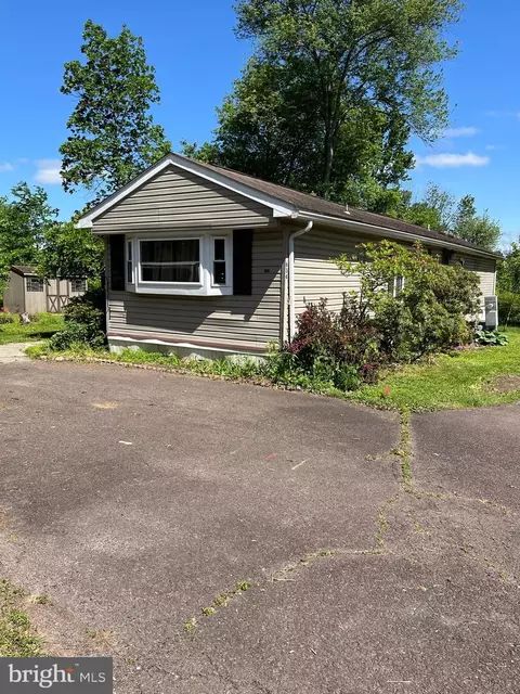 634 Willow Dr, Green Lane, PA 18054
