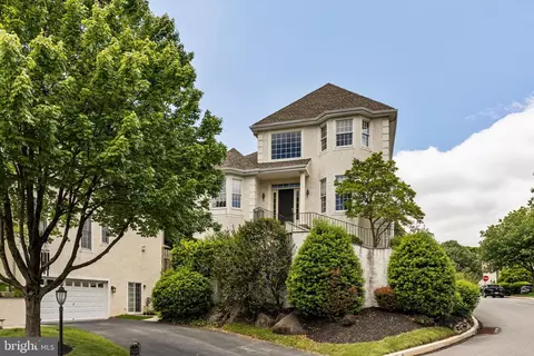 1015 Riverview Ln, Conshohocken, PA 19428