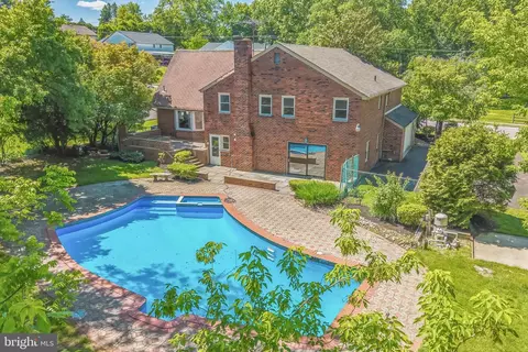 7715 Doe Ln, Glenside, PA 19038