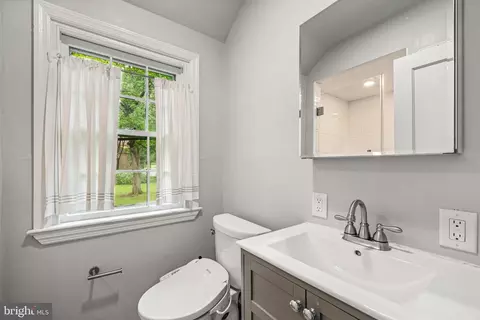 Bath - 213 Rices Mill Rd, Wyncote, PA 19095 photo 2 of 4