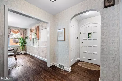 Entry Way - 213 Rices Mill Rd, Wyncote, PA 19095 photo 2 of 3