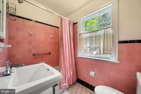 Bath - 213 Rices Mill Rd, Wyncote, PA 19095 photo 4 of 4