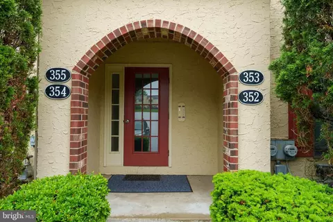 355 Norris Hall Ln #355, Jeffersonville, PA 19403