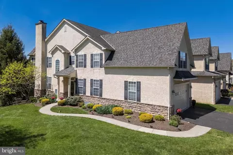 570 Fawnview Cir, Blue Bell, PA 19422