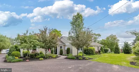 1104 N Pleasantview Rd, Pottstown, PA 19464