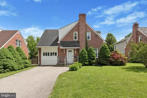 90 College Ave, Flourtown, PA 19031