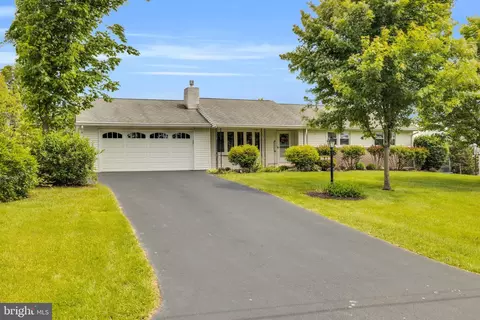 52 Martin Ave, Gilbertsville, PA 19525