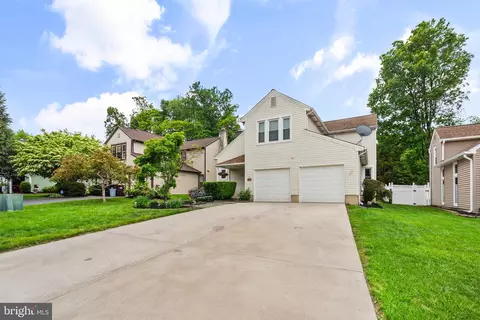 26 Pebble Dr, Horsham, PA 19044