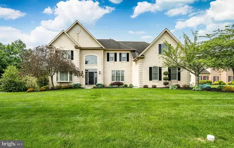 87 Schreiner Dr, North Wales, PA 19454