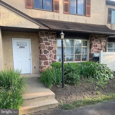 2054 Jason Dr, Huntingdon Valley, PA 19006