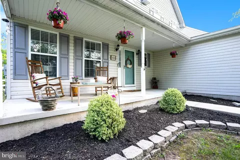 144 Ivy Ln, Zieglersville, PA 19492