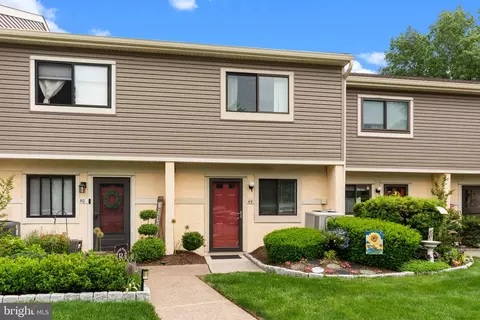 49 Ash Stoker Ln, Horsham, PA 19044