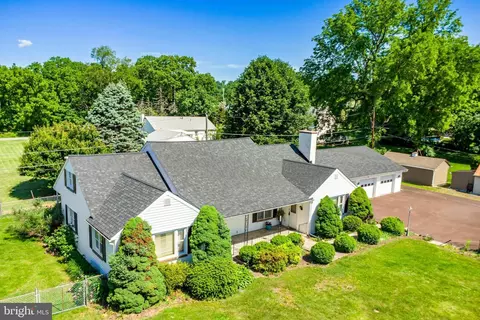 215 Yocum Rd, Oaks, PA 19456