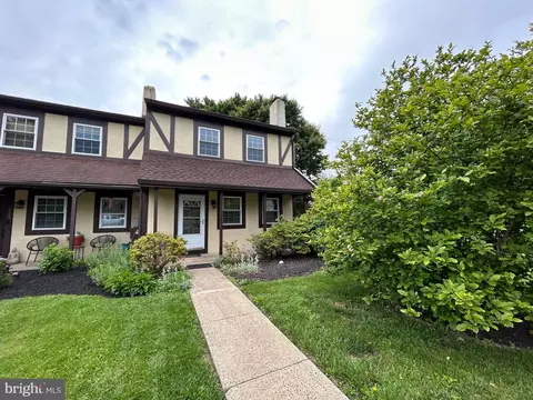 728 Sandra Ln, Norristown, PA 19403