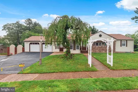 905 Henrietta Ave, Huntingdon Valley, PA 19006