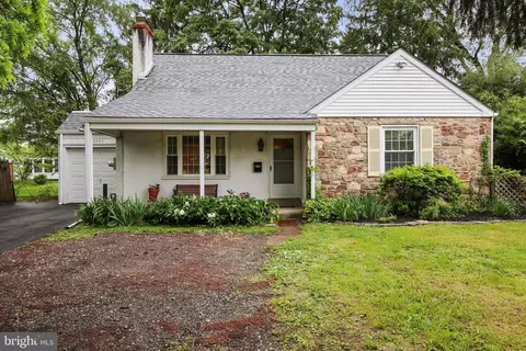 2107 Church Rd, Flourtown, PA 19031