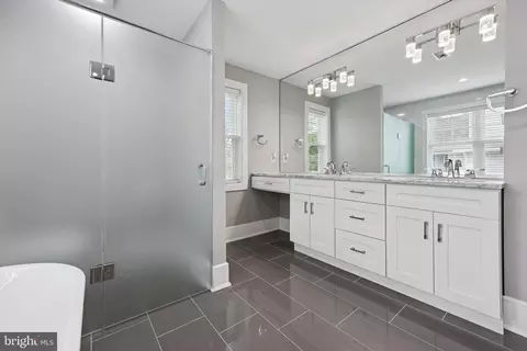 Bath - 511 Brookhurst, Penn Valley, PA 19072 photo 3 of 6