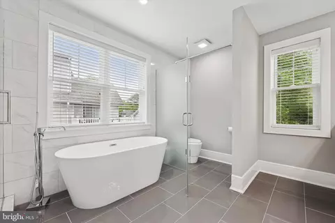 Bath - 511 Brookhurst, Penn Valley, PA 19072 photo 2 of 6