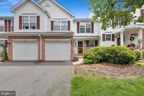1208 Red Rock Cir, Royersford, PA 19468