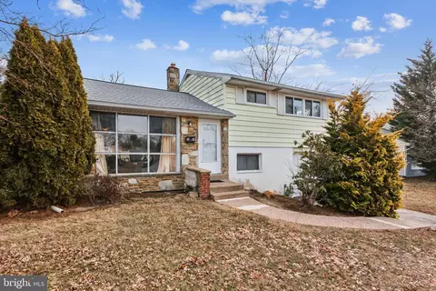 2717 Rossiter Ave, Abington, PA 19001