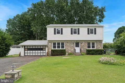 127 Meetinghouse Rd, Hatboro, PA 19040