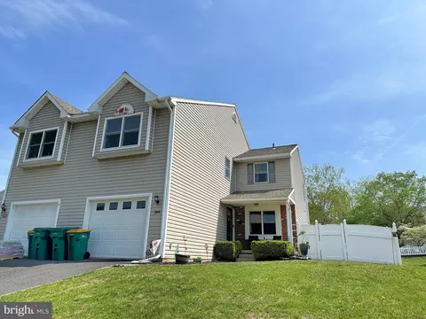 584 Meadow Ln, Pennsburg, PA 18073