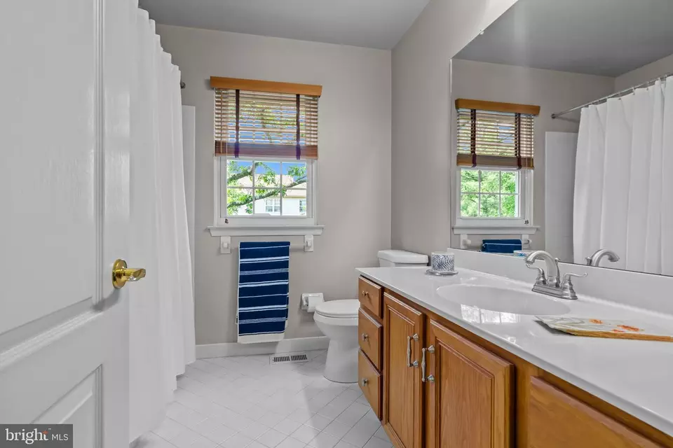 Bath - 220 Cypress Ln, Hatboro, PA 19040 photo 2 of 4