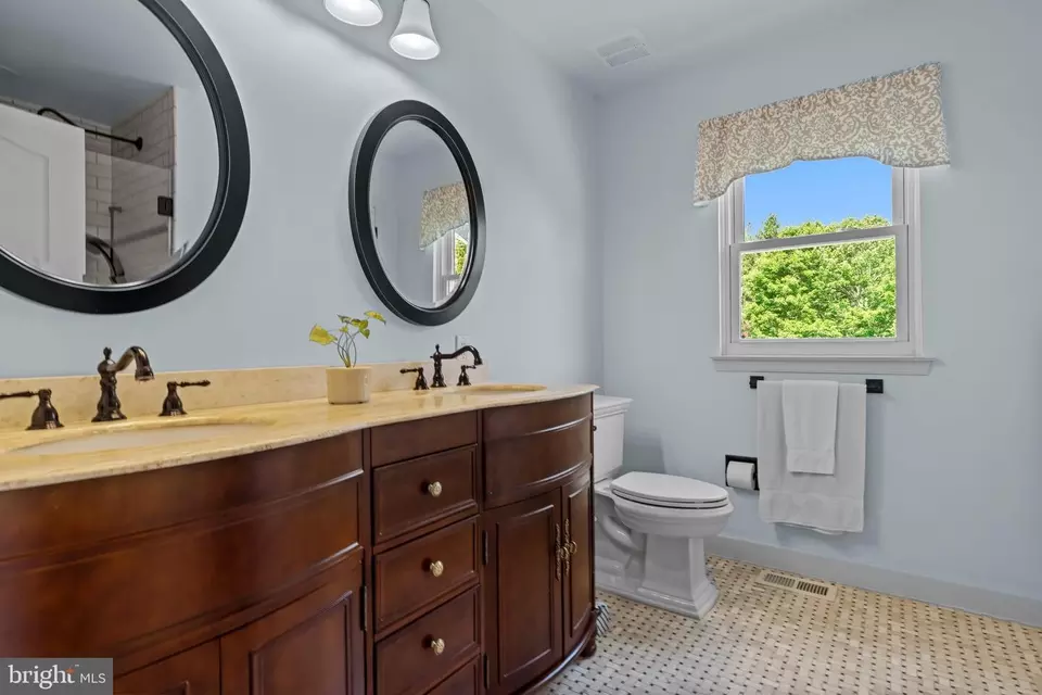 Bath - 220 Cypress Ln, Hatboro, PA 19040 photo 3 of 4