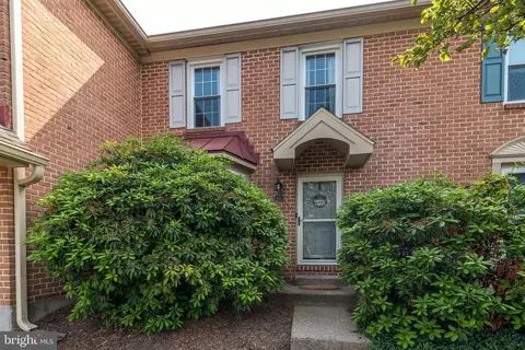451 Oakmont Ct, Harleysville, PA 19438