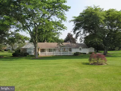 569 Godshall Rd, Telford, PA 18969