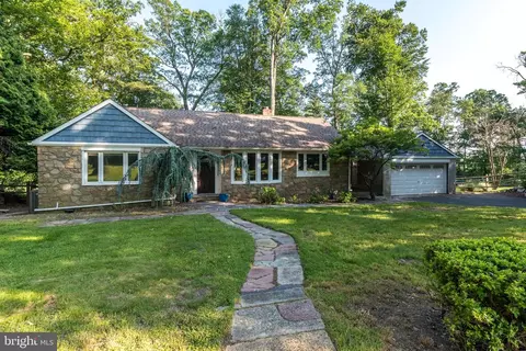 1901 Acorn Ln, Abington, PA 19001