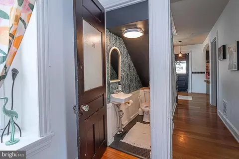 Entry Way - 122 Webster Ave, Wyncote, PA 19095 photo 1 of 6