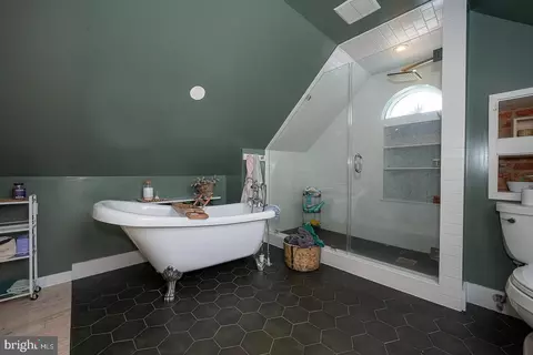 Bath - 122 Webster Ave, Wyncote, PA 19095 photo 3 of 4