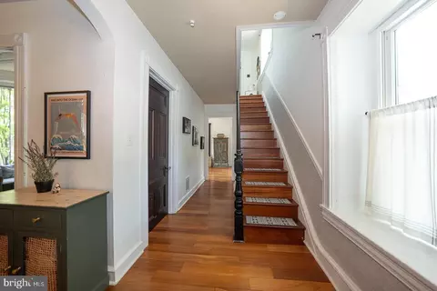 Entry Way - 122 Webster Ave, Wyncote, PA 19095 photo 4 of 6