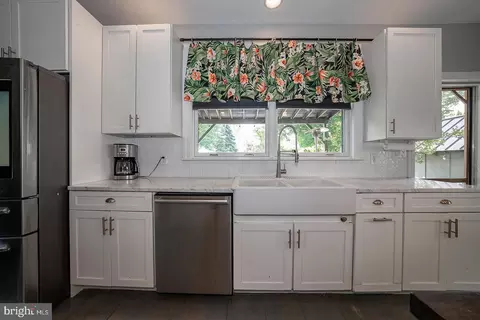 Kitchen - 122 Webster Ave, Wyncote, PA 19095 photo 4 of 6