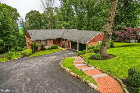 175 Gulph Hills Rd, Wayne, PA 19087