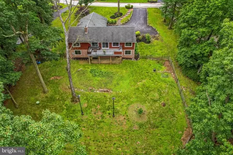 Exterior - 175 Gulph Hills Rd, Wayne, PA 19087 photo 11 of 14