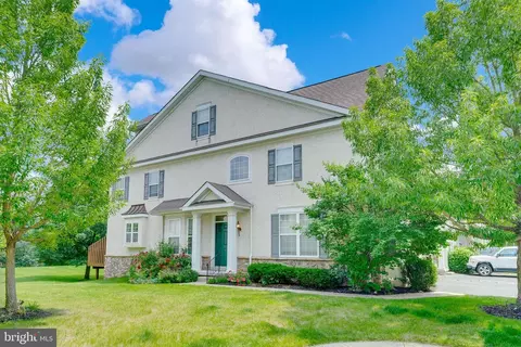 301 Rolling Hill Dr, Plymouth Meeting, PA 19462
