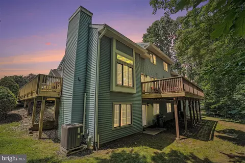 303 Green Meadow Ln, Horsham, PA 19044