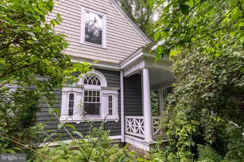 110 Cliff Ter, Wyncote, PA 19095