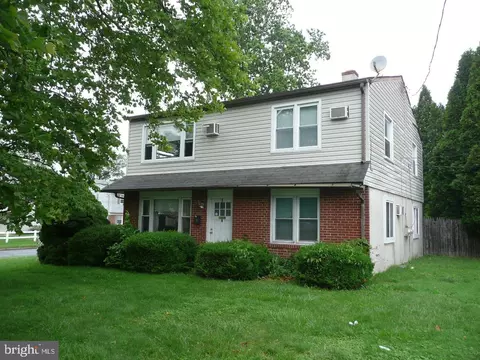 1009 W Moreland Rd, Willow Grove, PA 19090