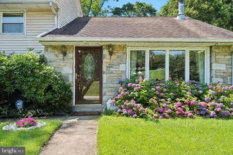 7413 Coventry Ave, Elkins Park, PA 19027
