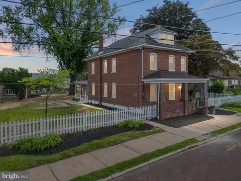 514 W Race St, Pottstown, PA 19464